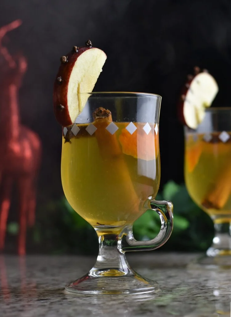 Warm Spiced Mead with orange, cinnamon and cloves